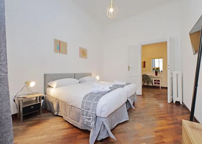 4bnb - Giant Giuliana Vatican Museum Apartment