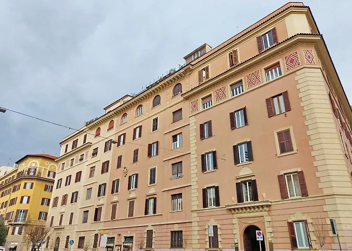 4bnb - Giant Giuliana Vatican Museum Rome