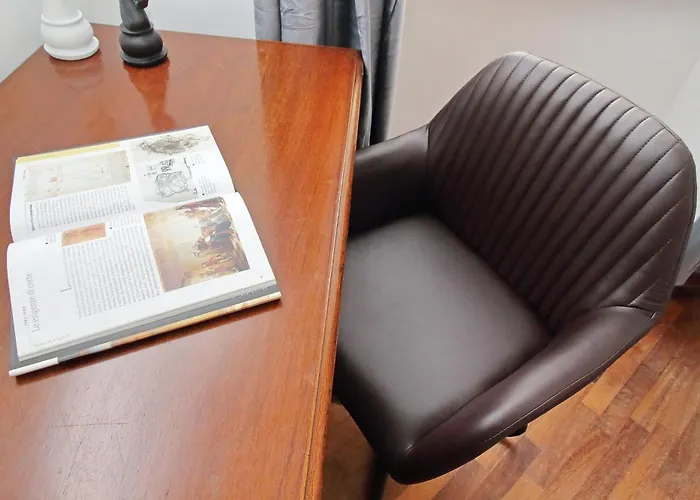4bnb - Giant Giuliana Vatican Museum Apartment