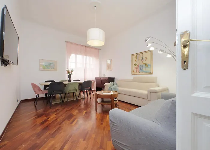 4bnb - Giant Giuliana Vatican Museum Apartment